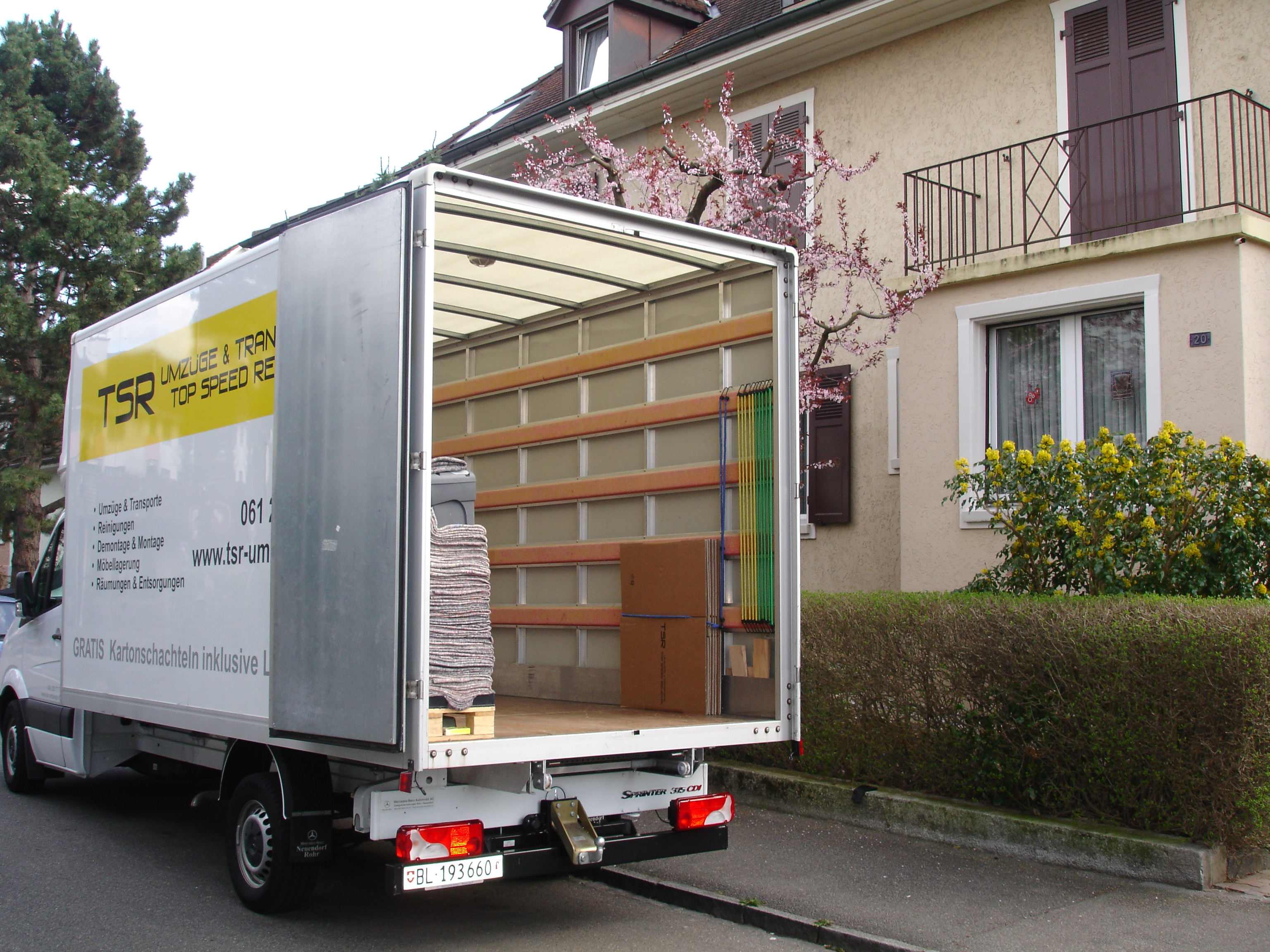 TSR Umzugsfahrzeug für Kleintransporte